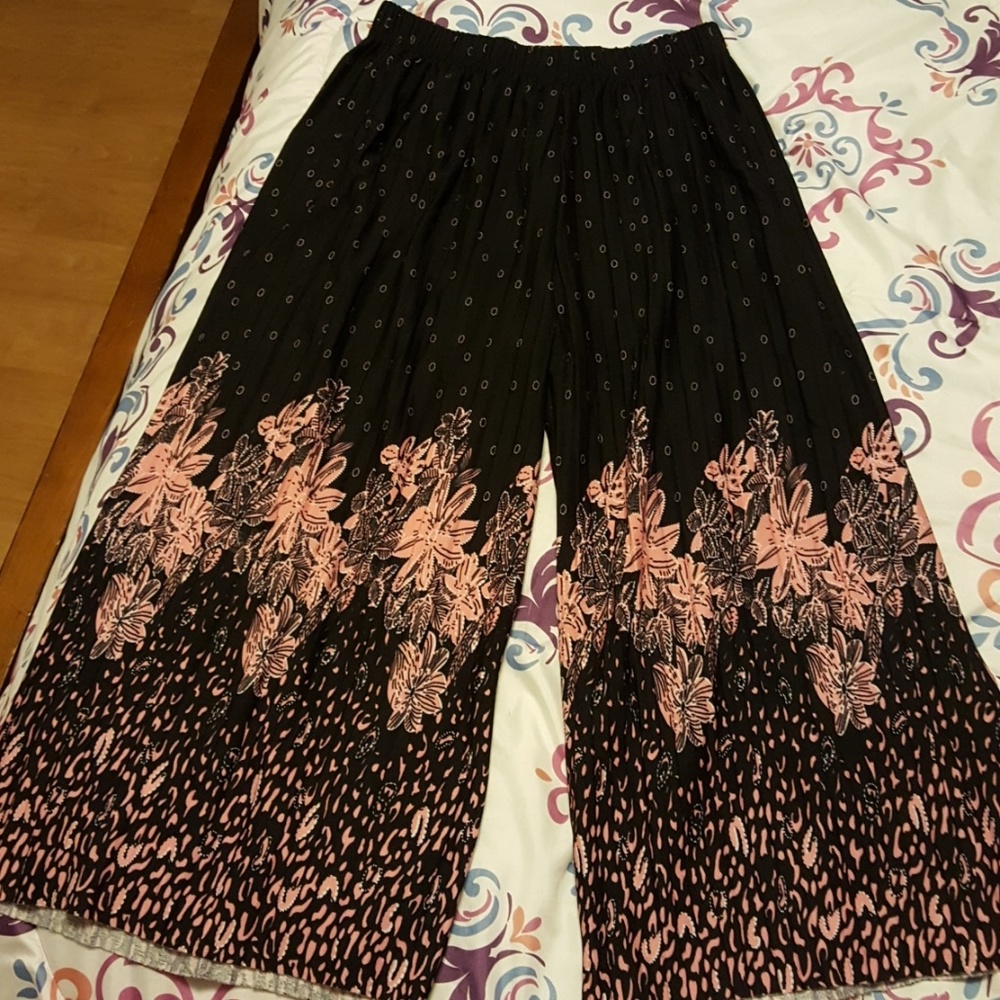 Cute Flowy Floral Pants